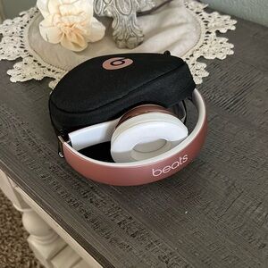 Beats Solo 3 Rose Gold headphones in Outstanding condition.